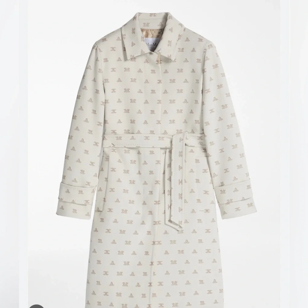 SOLD! MAX MARA FULL LOGO TRENCH COAT SIZE: US6 IT40 NEW WITH TAG FALL/WINTER - Picture 2 of 16